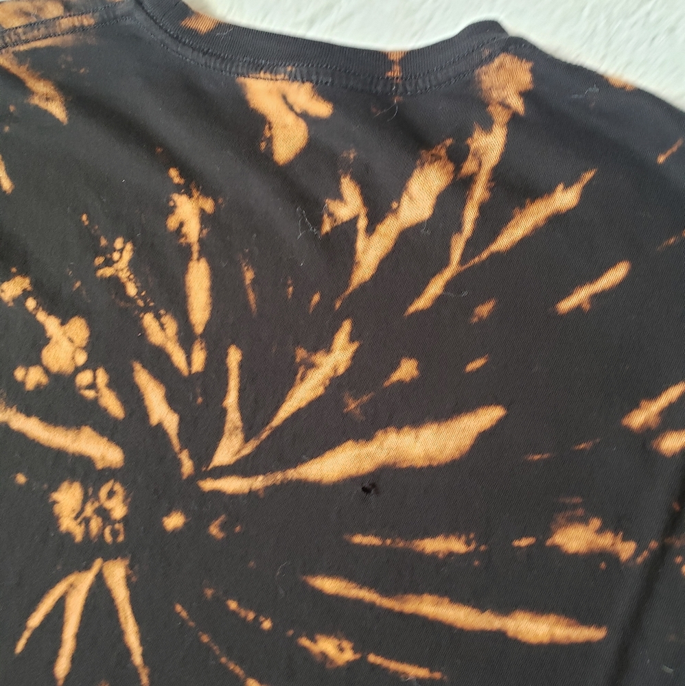 Zelda Link Graphic Bleach Dyed Tee - Picture 5 of 5